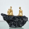 Escultura família de 3 pessoas 17cm - Image 3