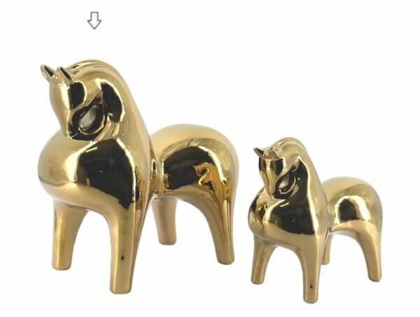 Cavalo dourado grande